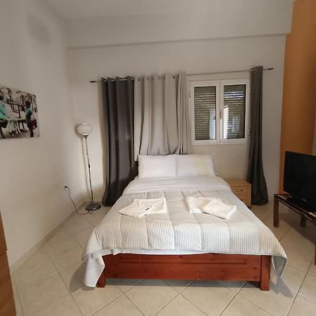 Cozy Apartment In The Center Of Aighion Achaia - Ground Floor - Ισόγειο Στουντιο Aigio Bagian luar foto