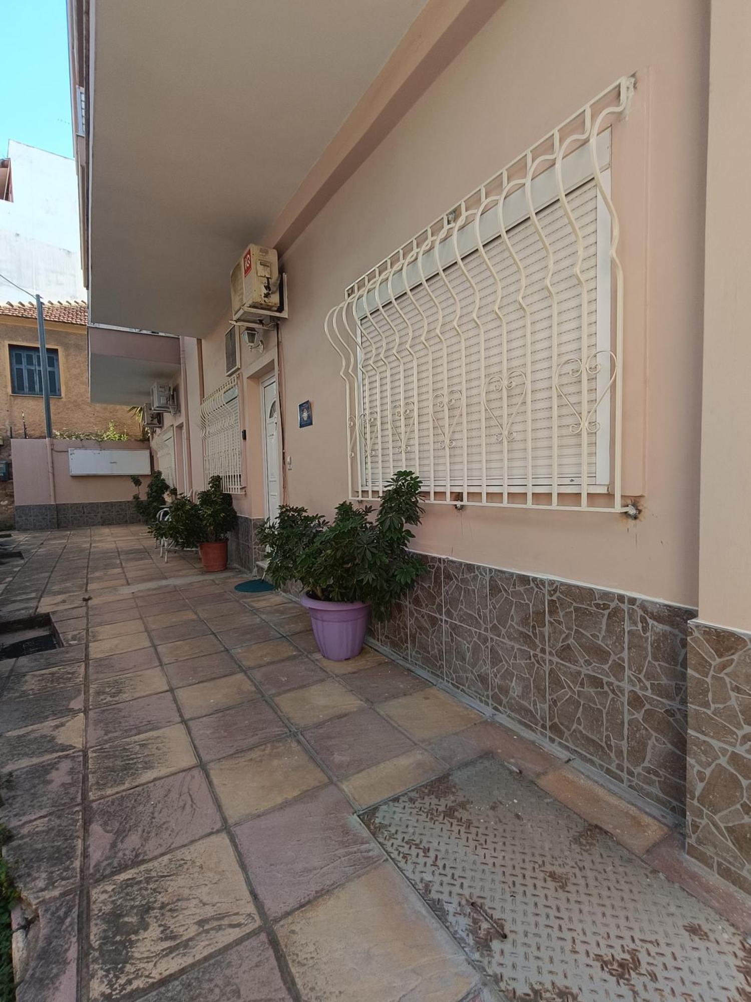 Cozy Apartment In The Center Of Aighion Achaia - Ground Floor - Ισόγειο Στουντιο Aigio Bagian luar foto