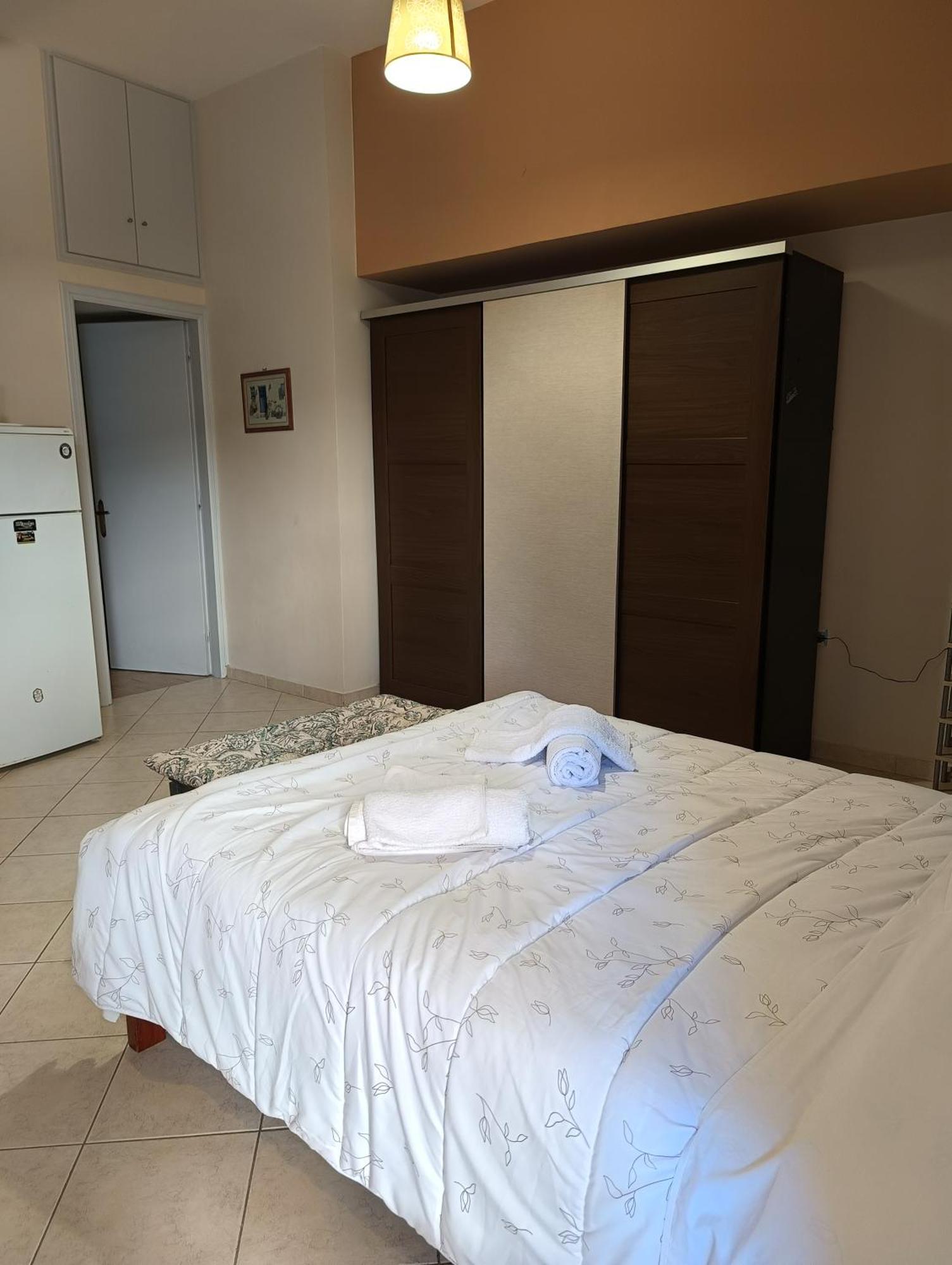 Cozy Apartment In The Center Of Aighion Achaia - Ground Floor - Ισόγειο Στουντιο Aigio Bagian luar foto