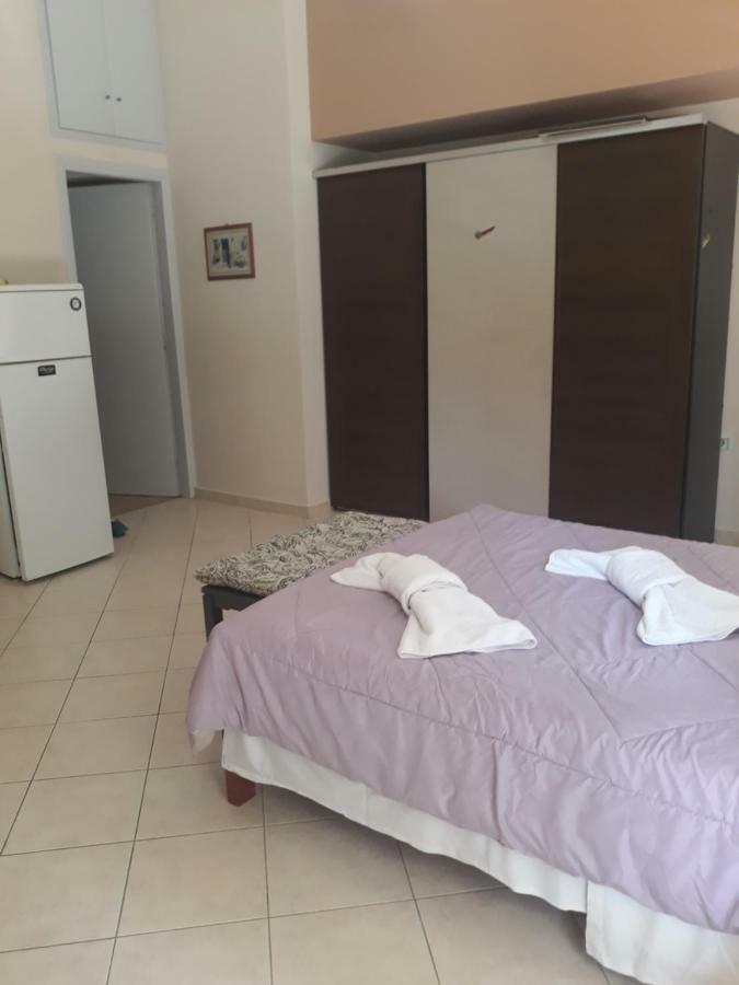 Cozy Apartment In The Center Of Aighion Achaia - Ground Floor - Ισόγειο Στουντιο Aigio Bagian luar foto
